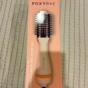 AMAZING foxybae blush blowout dryer brush! New
